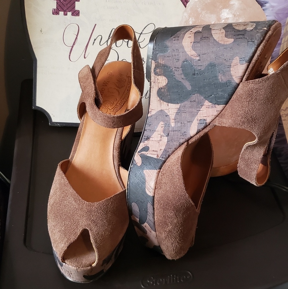 💥Sale Nine west suede pep toe sandals